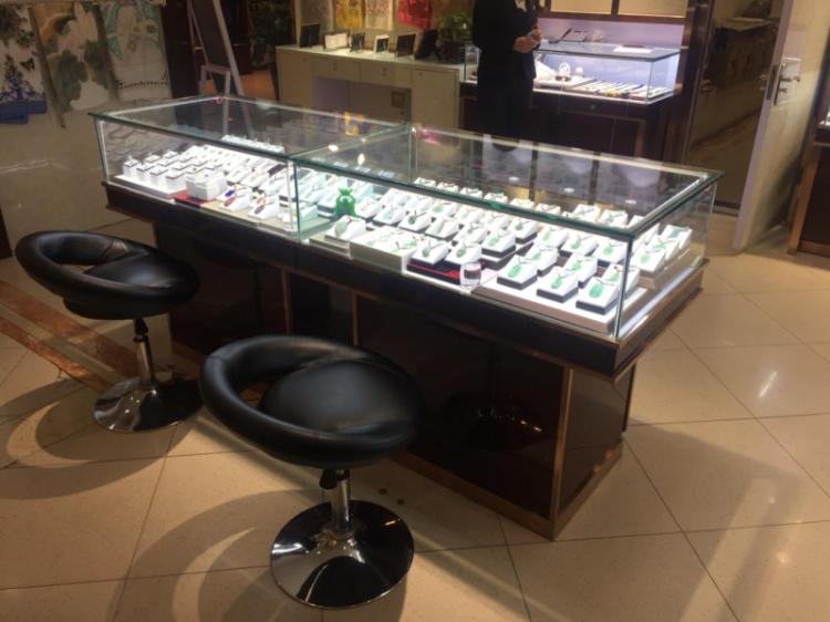 Jewelry shop lighting scheme